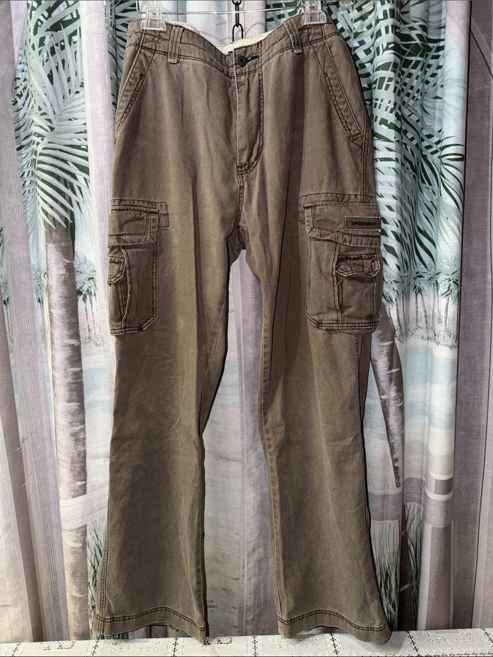 UNIONBAY Men's Cargo Pants in Distressed Brown